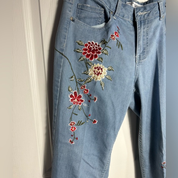 Floral Embroidered Straight Leg Jeans - Picture 4 of 16